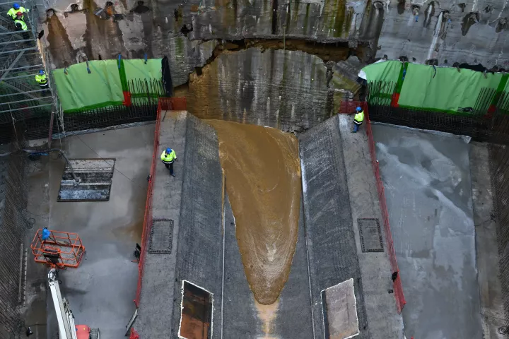 Ο «μετροπόντικας» έφτασε στον Ευαγγελισμό για την κατασκευή της γραμμής 4 (vid)