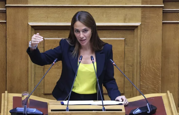 Δ. Μιχαηλίδου: Πανελλαδική εφαρμογή των «Νταντάδων της Γειτονιάς» με ενίσχυση έως 500 ευρώ τον μήνα