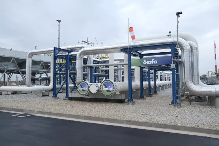 Ξεκινά ο αγωγός-κλειδί του ΔΕΣΦΑ για τον Κάθετο Διάδρομο