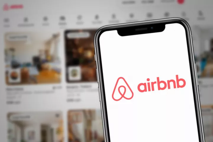Η Airbnb επενδύει στην AI για πιο «έξυπνη» αναζήτηση και οργάνωση ταξιδιών