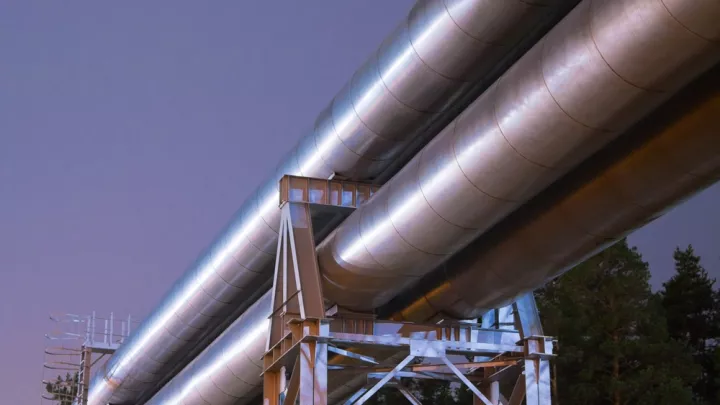 Ήπιες μεταβολές για πετρέλαιο και φυσικό αέριο στην αρχή της εβδομάδας 