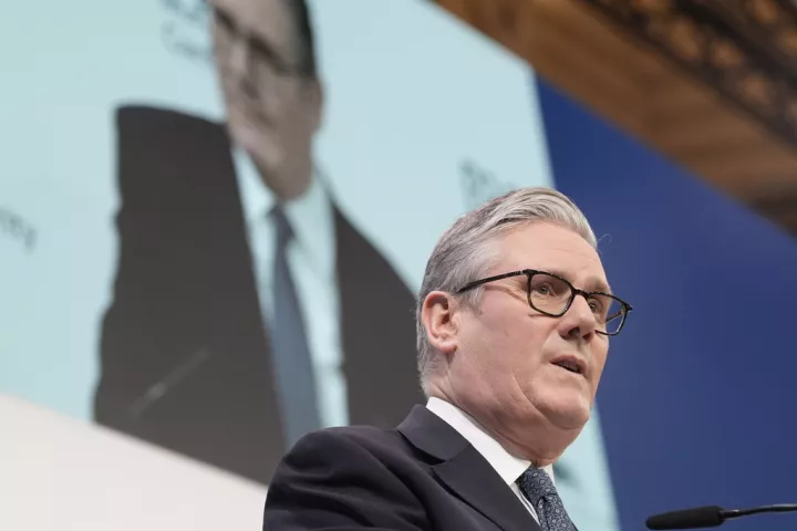 Βρετανία: Η κυβέρνηση Στάρμερ έτοιμη να αναθεωρήσει τις αμυντικές δαπάνες στο 3% του ΑΕΠ