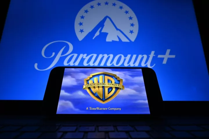 Συνεχίζονται οι διαβουλεύσεις της Warner Bros με την Paramount 