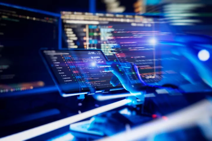 O μετασχηματισμός της Q&R σε πολυσχιδή όμιλο πληροφορικής με τη στήριξη εφοπλιστικών κεφαλαίων