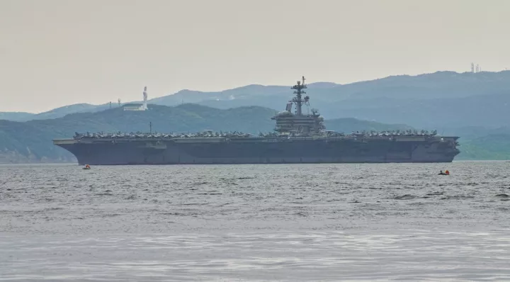 Η στρατιωτική διπλωματία των ΗΠΑ κορυφώνεται ενόψει της σημερινής συνάντησης με Ιράν στη Γενεύη