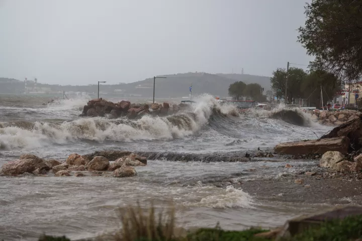 Καιρός: Βροχές, καταιγίδες και χαλάζι - Ποιες περιοχές βρίσκονται σε «Red Code»