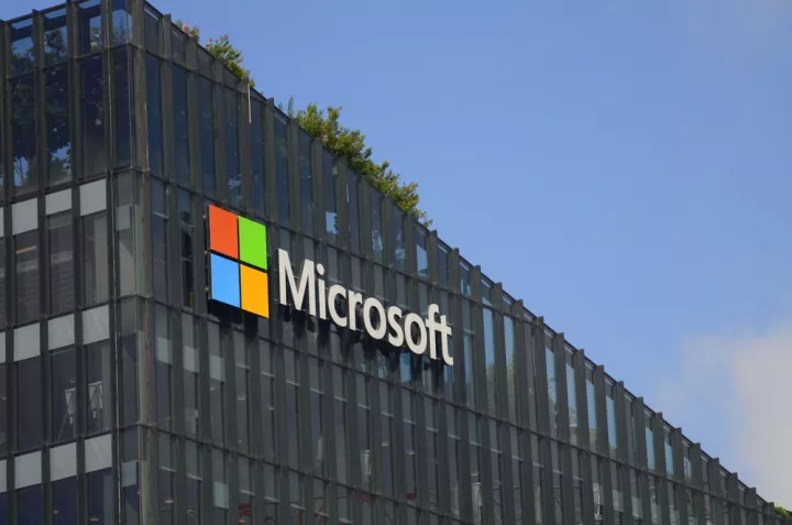 Η Microsoft επιδιώκει αυτονομία στην Τεχνητή Νοημοσύνη μειώνοντας την εξάρτηση από την OpenAI