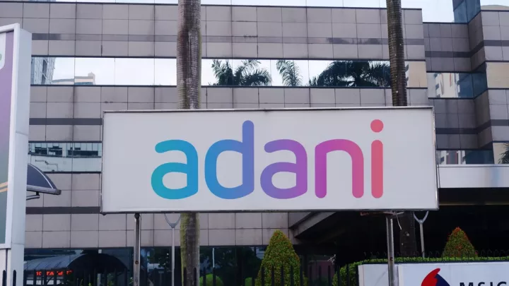 Adani: Ανακοίνωσε επένδυση 100 δισ. δολαρίων σε AI data centers