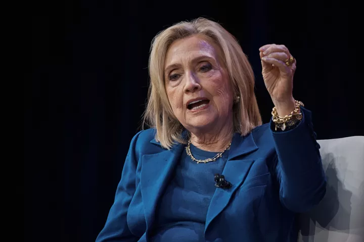 Χ. Κλίντον για υπόθεση Έπστιν: Κατηγορεί την πλευρά Τραμπ για «συγκάλυψη»