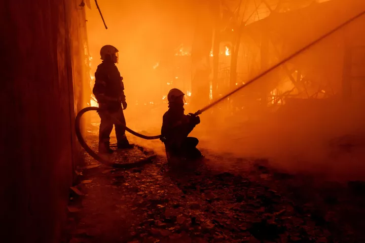 Η Ουκρανία ανακοίνωσε ότι έπληξε το διυλιστήριο πετρελαίου Ίλσκι στη ρωσική περιφέρεια Κρασνοντάρ (vids)