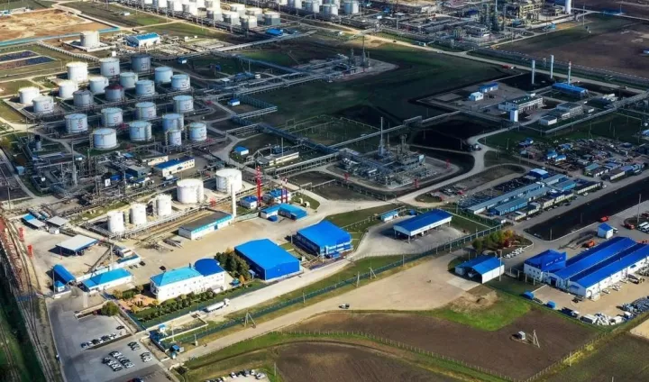 Ουκρανικά drones έπληξαν σταθμό πετρελαίου στο Κρασνοντάρ και εργοστάσιο χημικών στην Περμ (vid)