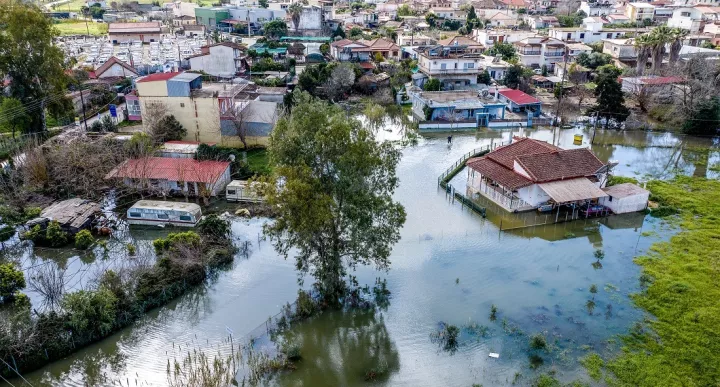 Αποκλεισμένα χωριά, κατολισθήσεις και εικόνες καταστροφής - Ποιες περιοχές πλήττονται (pics)