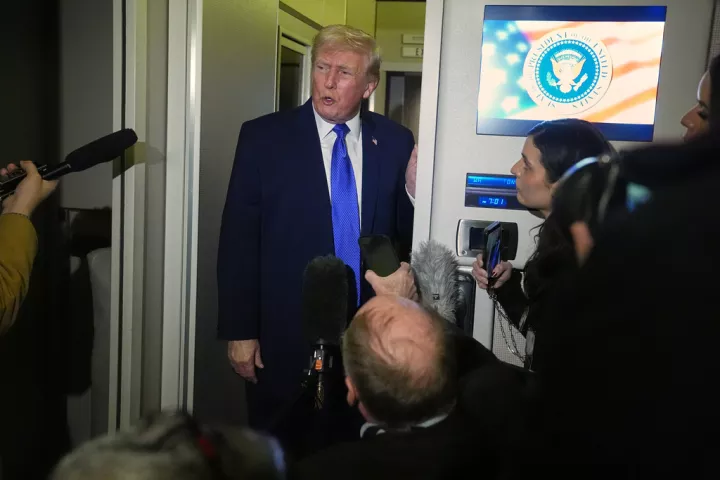 Ντόναλντ Τραμπ από το Air Force One: Θέλουμε το Συμβούλιο Ειρήνης για τη Γάζα να πετύχει (vid)