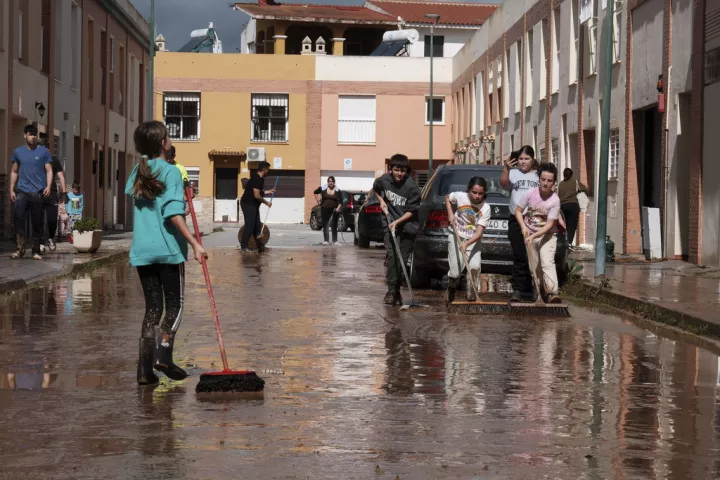 Πλημμύρες στην Ισπανία: Μια γυναίκα έχασε τη ζωή της όταν το αυτοκίνητό της παρασύρθηκε από χείμαρρο