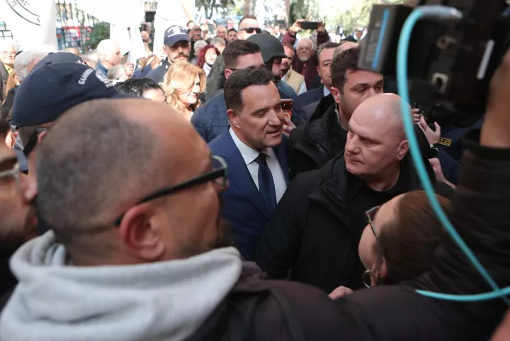 Αδ. Γεωργιάδης: Κινδύνευσε η σωματική μου ακεραιότητα, η βία του ΚΚΕ και της ΑΝΤΑΡΣΥΑ δεν μπορεί να επικρατήσει (pics&vids)