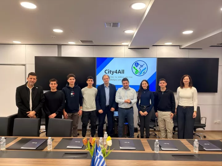 Υπό την αιγίδα της Περιφέρειας Αττικής η εφαρμογή για την εξυπηρέτηση ΑμεΑ «City4All» των μαθητών του Λυκείου Καρέα