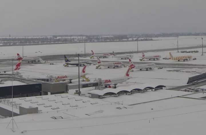 Χιονοπτώσεις στην Αυστρία: Αναστολή 230 πτήσεων και διακοπή ηλεκτροδότησης
