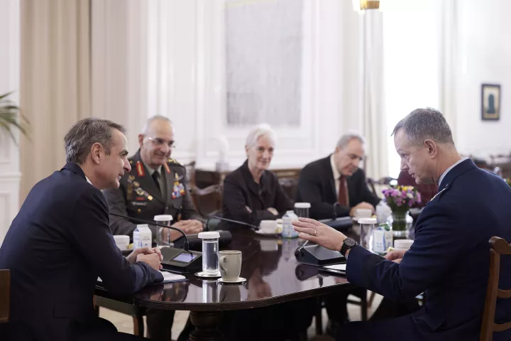 Συνάντηση Κυρ. Μητσοτάκη με αξιωματούχο ΝΑΤΟ: Επί τάπητος η συνεισφορά της Ελλάδας στη Συμμαχία