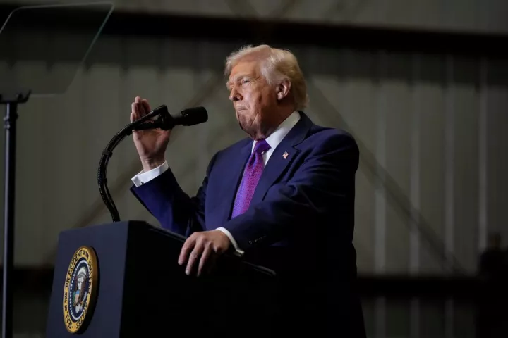 Με την απόφαση για τους δασμούς το Ανώτατο Δικαστήριο των ΗΠΑ επαναβεβαιώνει την εξουσία του στον Τραμπ