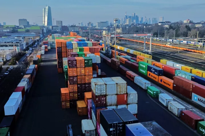 Γερμανία: Παράταση της αβεβαιότητας «βλέπουν» πολιτικοί και επιχειρηματίες μετά τους νέους δασμούς Τραμπ