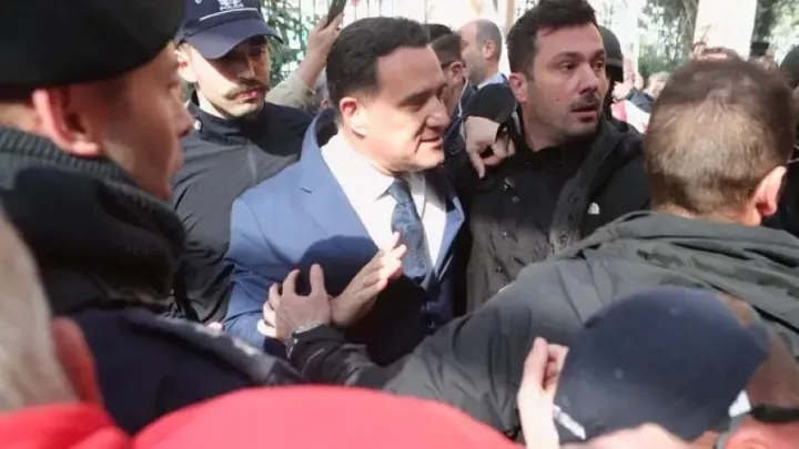 Η στρεβλή αντίληψη της Αριστεράς περί δημοκρατίας και φασισμού