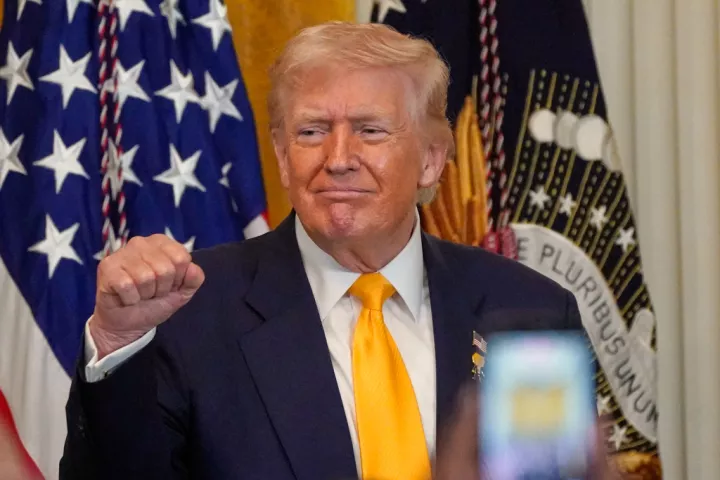 Ο Τραμπ φέρεται να σχεδιάζει επίθεση στο Ιράν «τη Δευτέρα ή την Τρίτη», σύμφωνα με πρώην πράκτορα της CIA