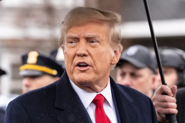 NYT: Ο Τραμπ εξετάζει στοχευμένο πλήγμα στο Ιράν και έπειτα μεγαλύτερη επίθεση