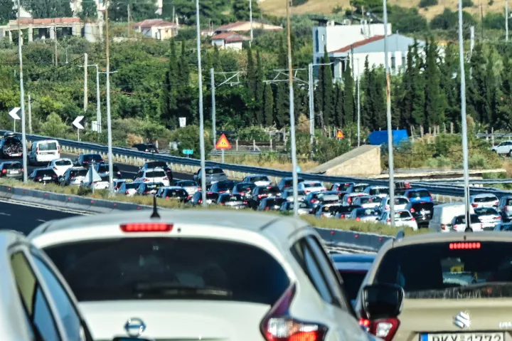 Επιστρέφουν οι εκδρομείς της Καθαράς Δευτέρας - Αυξημένη κίνηση στην Αθηνών-Κορίνθου