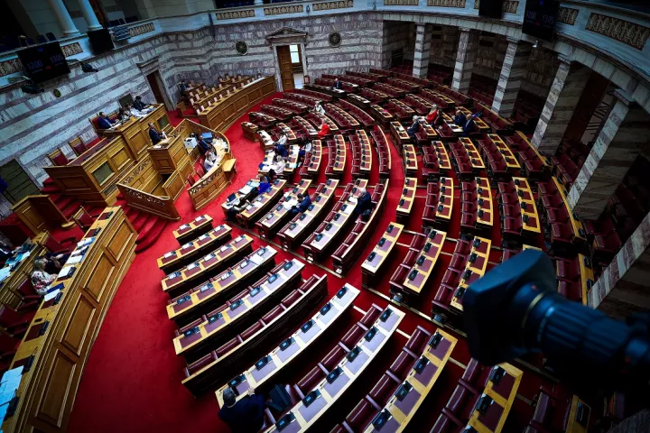 Στο 31,6% η ΝΔ με διαφορά 17,8 μονάδων από το ΠΑΣΟΚ - Οι πολίτες απορρίπτουν Τσίπρα και Καρυστιανού