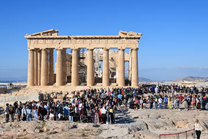 ΤτΕ: Ισχυρή άνοδος του τουρισμού το 2025 - Άλμα 9,4% στις ταξιδιωτικές εισπράξεις