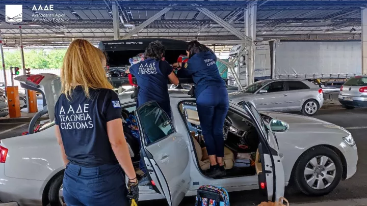 Τα μέτρα της ΑΑΔΕ κατά του λαθρεμπορίου: Τα «λαβράκια» για το δεύτερο εξάμηνο του 2025