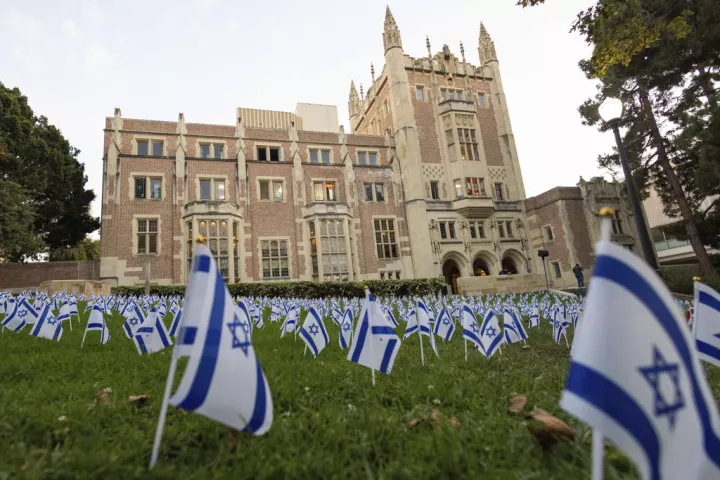 ΗΠΑ: Ο Τραμπ κατέθεσε αγωγή σε βάρος του UCLA για «αντισημιτικό, εχθρικό εργασιακό περιβάλλον»