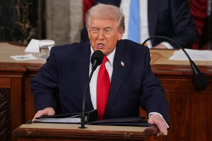 Ομιλία Τραμπ στο Κογκρέσο: Η χώρα μας επέστρεψε - Δεν θα επιτρέψω ποτέ στο Ιράν να αποκτήσει πυρηνικό όπλο (vids)