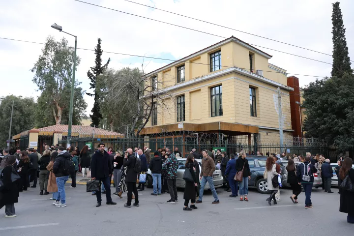 Τηλεφώνημα για βόμβα στην Ευελπίδων - Πραγματοποιείται εκκένωση των κτιρίων