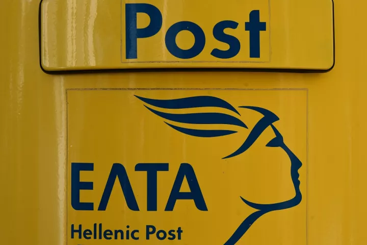 ΕΛΤΑ: Διευκρινίσεις για τα περί καθυστερήσεων στην επίδοση καρτών που συνδέονται με επιδόματα για ανέργους