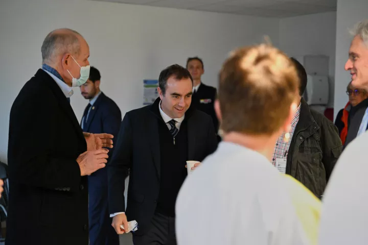 Γαλλία: Η κυβέρνηση Λεκορνί «επέζησε» δύο προτάσεων μομφής με αφορμή τα ενεργειακά