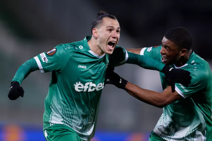 Τριάδα με φαβορί και Over