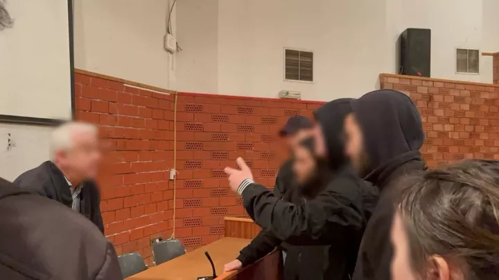 Μέλη του Ρουβίκωνα εισέβαλαν στο αμφιθέατρo της Παντείου - Κ. Υφαντής: Νταήδες μελανοχίτωνες προσπάθησαν να με εκφοβίσουν