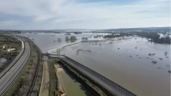 Πλημμύρες στον Έβρο: Απέραντη λίμνη λάσπης χιλιάδες στρέμματα καλλιεργήσιμης γης-«100% η καταστροφή» λένε οι αγρότες