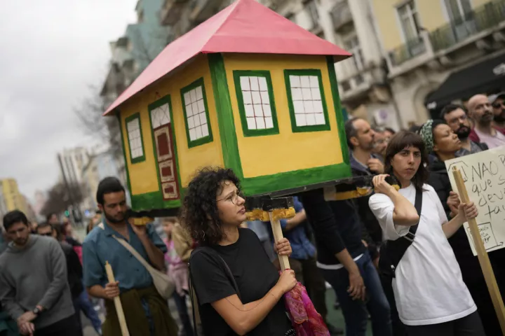 Στεγαστική κρίση στην Ευρώπη: Από τα 80.000 ευρώ για ένα δωμάτιο στις ερωτήσεις για το πλύσιμο των πιάτων 