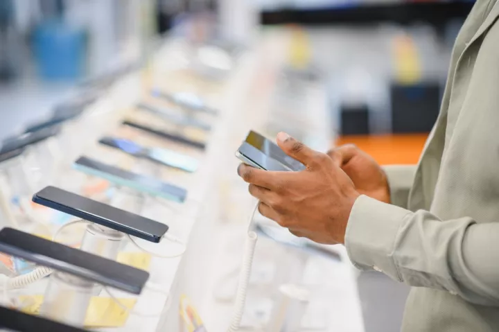 «Βουτιά» ρεκόρ στην αγορά smartphones το 2026