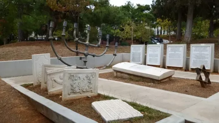 ΑΠΘ: Βεβήλωση μνημείου που είναι αφιερωμένο στο Παλαιό Εβραϊκό Νεκροταφείο
