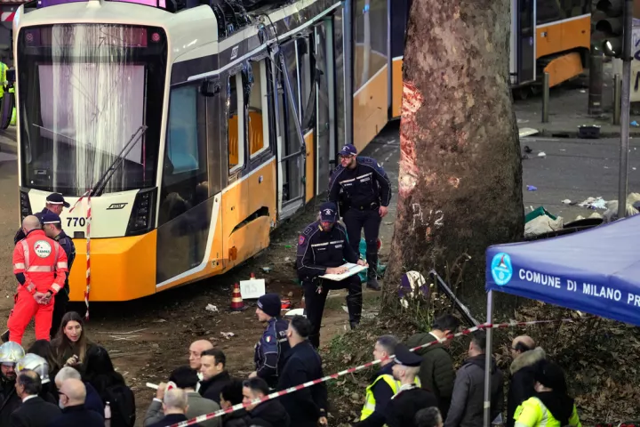 Μιλάνο: Σε πρόβλημα υγείας του οδηγού οφείλεται ο εκτροχιασμός του τραμ - Δύο νεκροί, 49 τραυματίες 