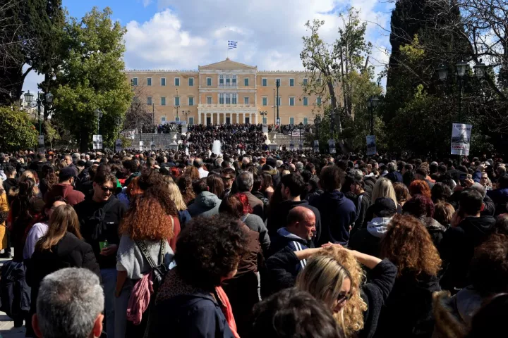 Συγκέντρωση για τα Τέμπη στο Σύνταγμα: 128 προσαγωγές και 3 συλλήψεις