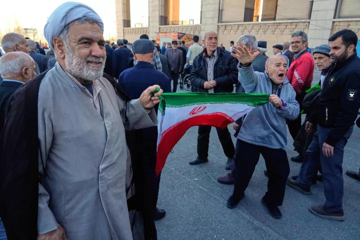 Πανηγυρισμοί στο Ισραήλ και στο Ιράν για τον θάνατο του Χαμενεΐ
