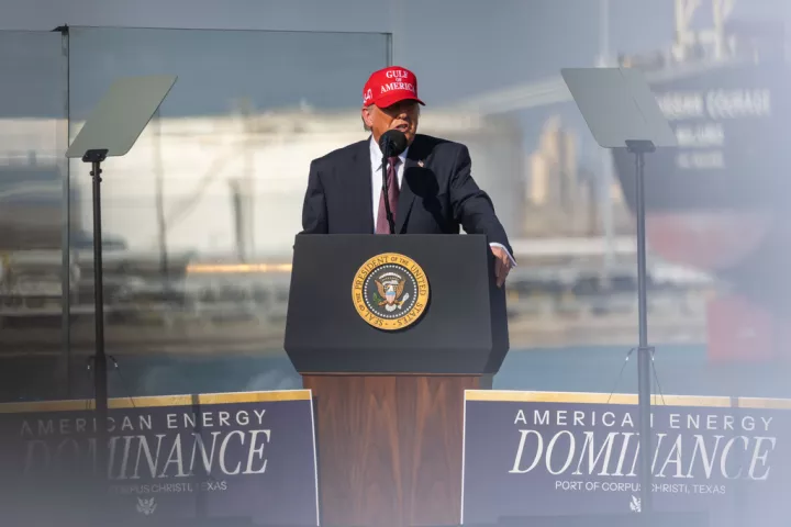 Προειδοποίηση Τραμπ σε Ιράν: Αν μας χτυπήσει, θα απαντήσουμε με πρωτοφανή ισχύ