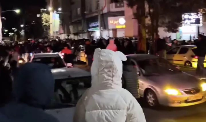 Ιράν: Πανηγυρισμοί στους δρόμους για τον θάνατο του Χαμενεΐ (vid)