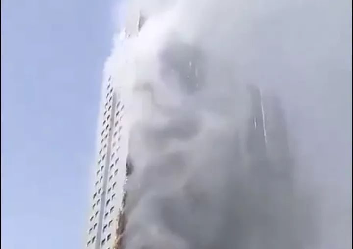 Άμπου Ντάμπι: Ζημιές από θραύσματα drone στο Etihad Towers (vid)