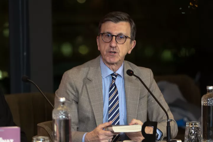 Ά. Πορτοσάλτε: Ο ξάδερφος Γιώργης έτρεχε στην Τεχεράνη για να συνδέσει η Ελλάδα το Ιράν με την Ευρώπη (vid)