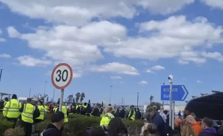 Σπεύδουν ελληνικές φρεγάτες στην Κύπρο - Αναχαιτίστηκαν δύο drones που κινούνταν προς τις βρετανικές βάσεις (vids)